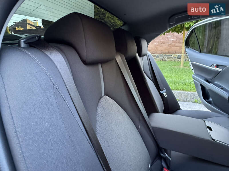 Седан Toyota Camry 2021 в Рівному