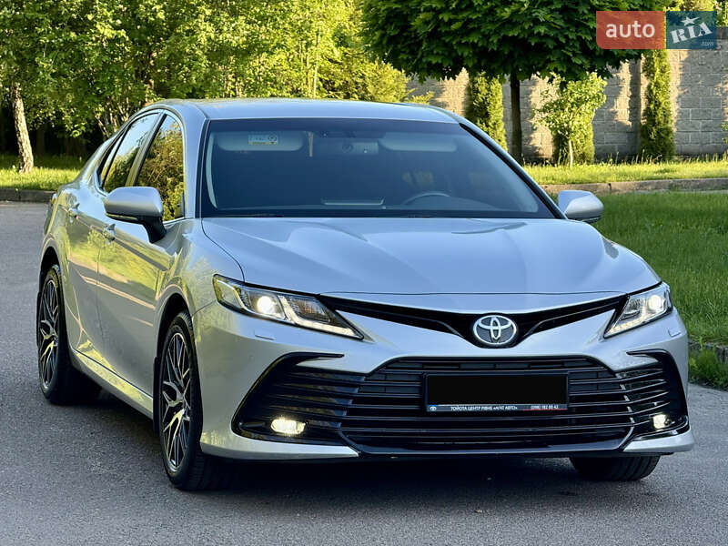 Седан Toyota Camry 2021 в Рівному