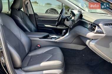 Седан Toyota Camry 2023 в 