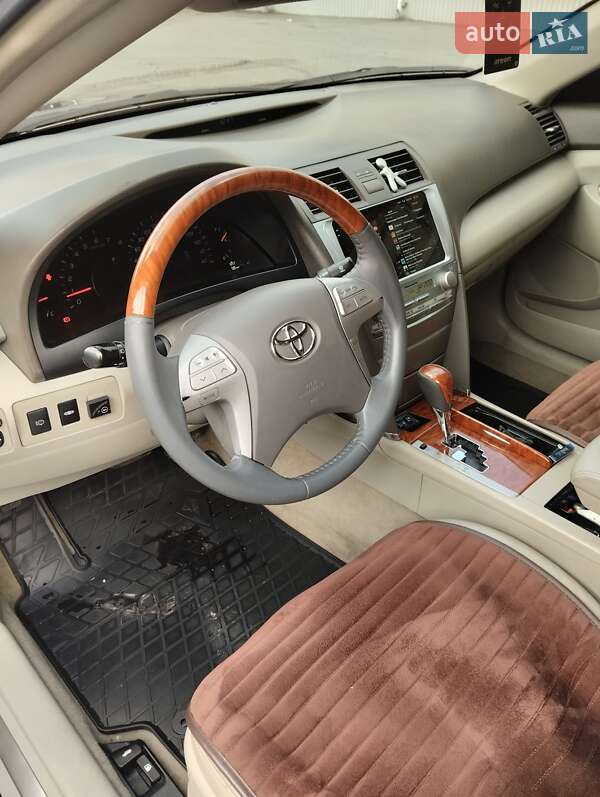 Седан Toyota Camry 2008 в Днепре