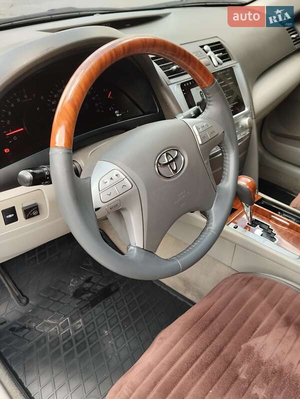 Седан Toyota Camry 2008 в Днепре