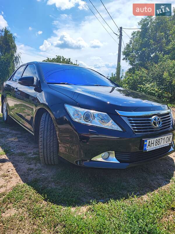 Седан Toyota Camry 2013 в Дніпрі