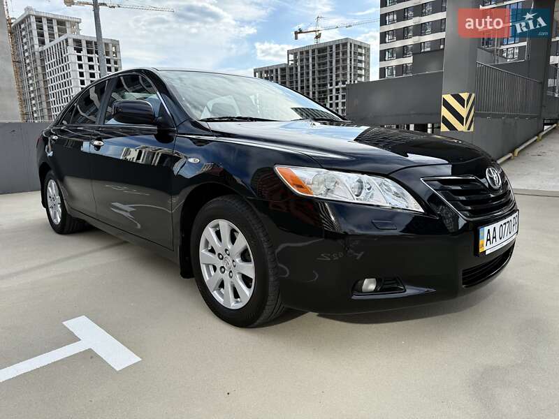 Седан Toyota Camry 2009 в Киеве