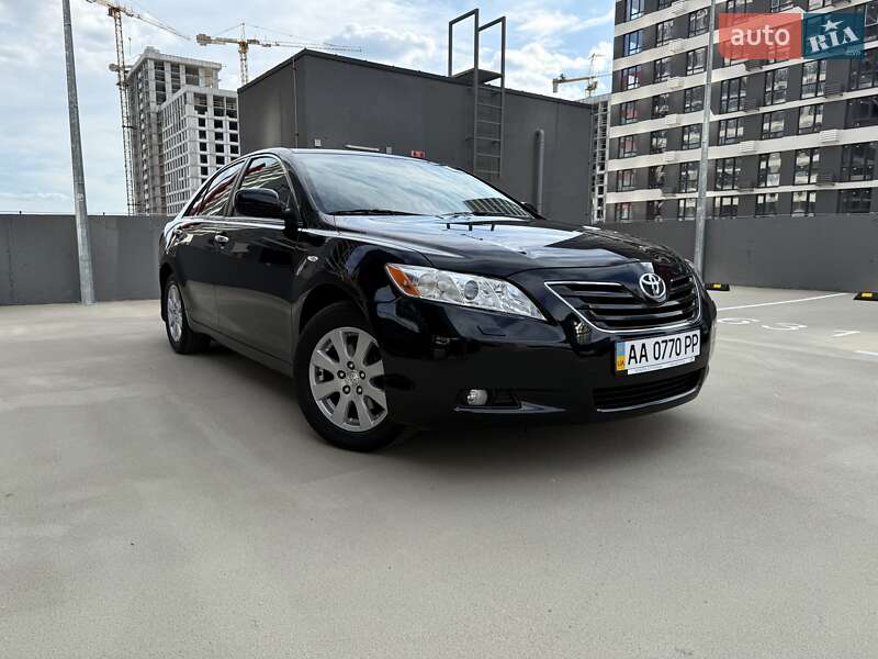Седан Toyota Camry 2009 в Киеве