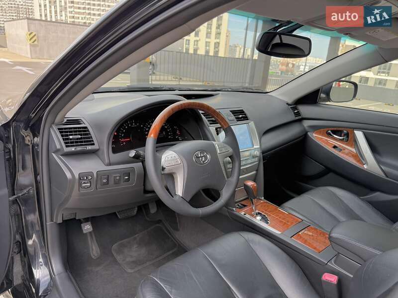 Седан Toyota Camry 2009 в Киеве