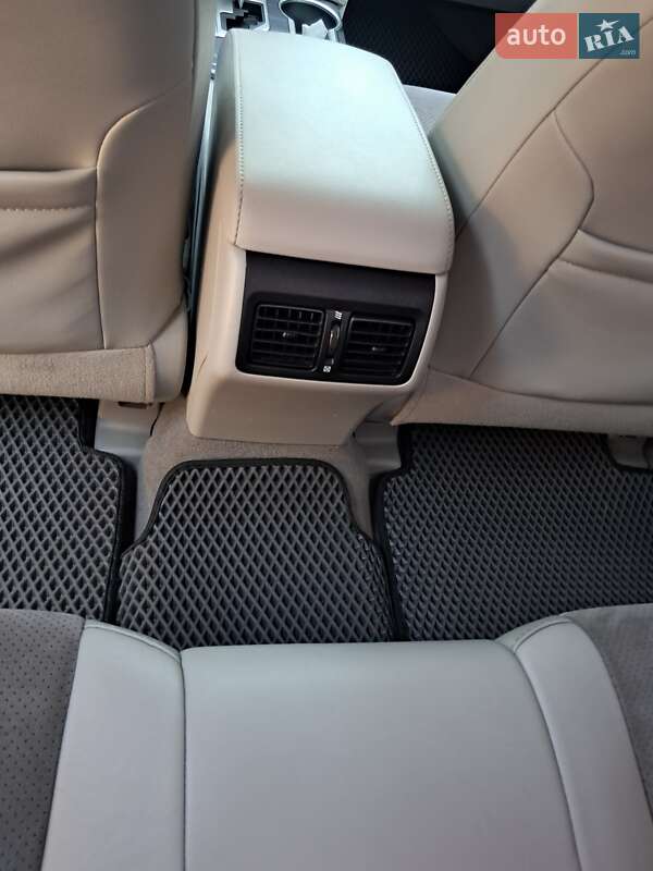 Седан Toyota Camry 2012 в Києві