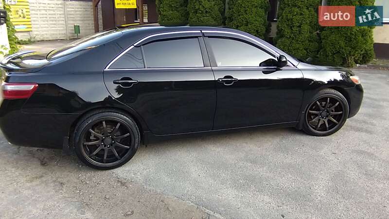 Седан Toyota Camry 2006 в Зміїві