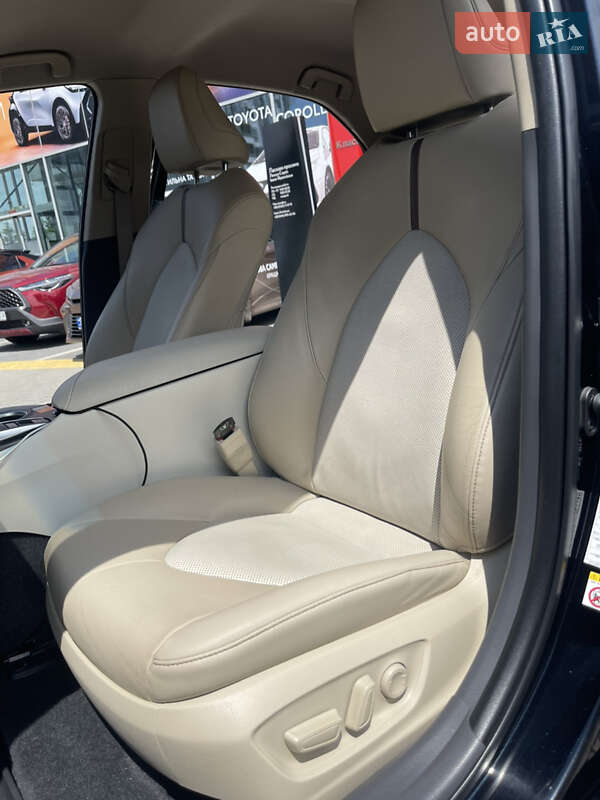 Седан Toyota Camry 2018 в Ивано-Франковске