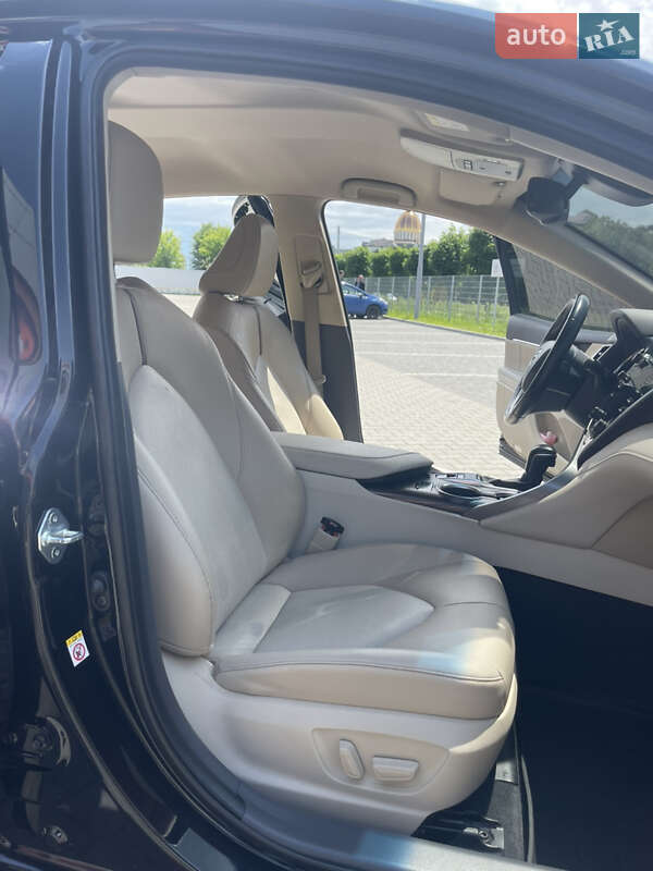 Седан Toyota Camry 2018 в Ивано-Франковске