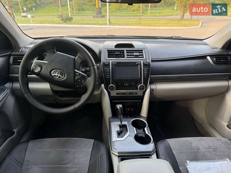 Седан Toyota Camry 2014 в Харкові
