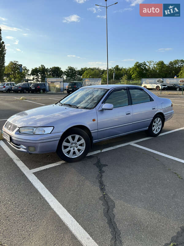 Седан Toyota Camry 1996 в Одессе