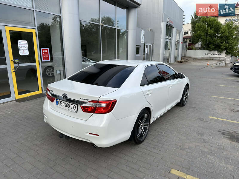 Седан Toyota Camry 2013 в Чернівцях