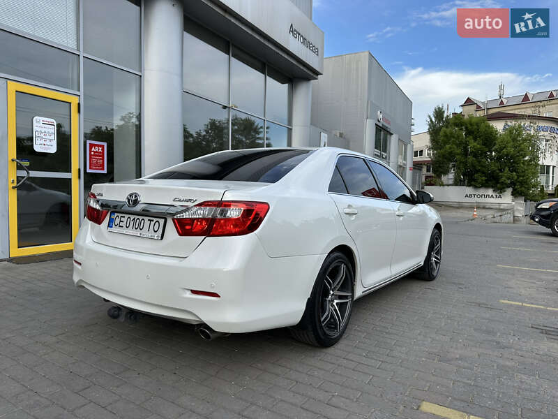 Седан Toyota Camry 2013 в Чернівцях