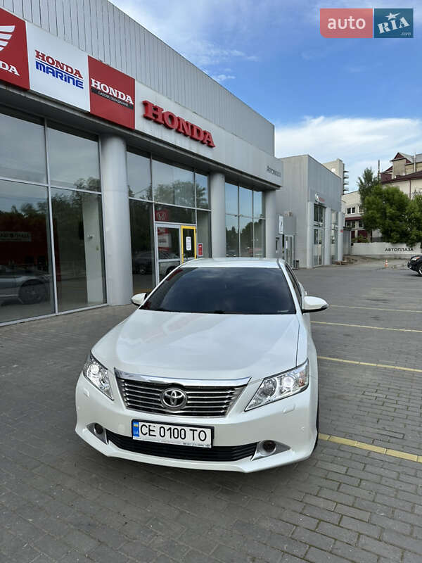 Седан Toyota Camry 2013 в Чернівцях