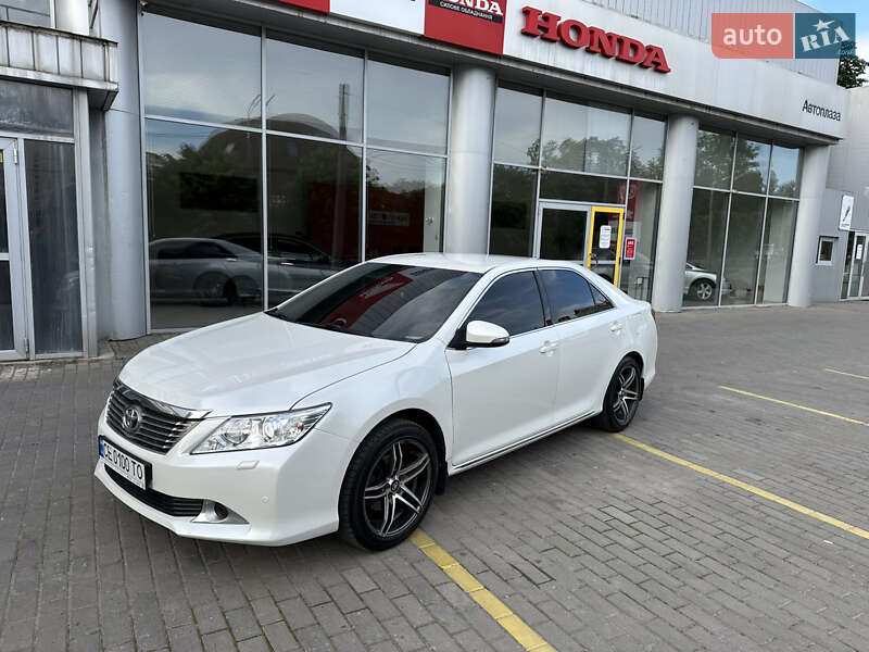 Седан Toyota Camry 2013 в Чернівцях