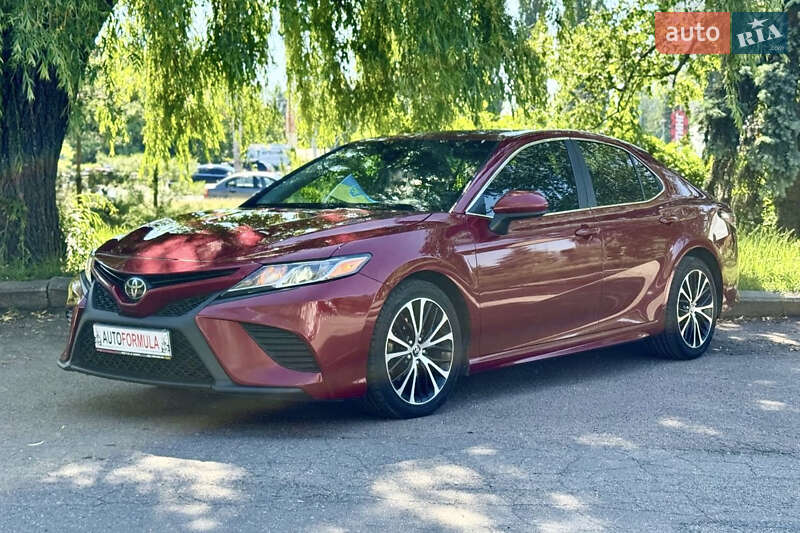 Седан Toyota Camry 2018 в Києві