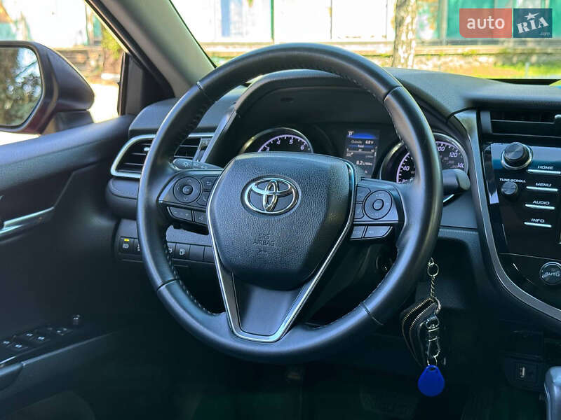 Седан Toyota Camry 2018 в Києві