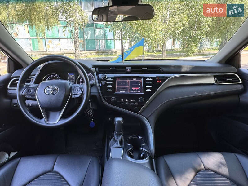 Седан Toyota Camry 2018 в Києві