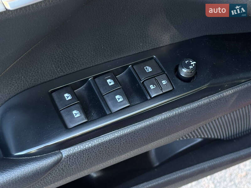 Седан Toyota Camry 2018 в Києві