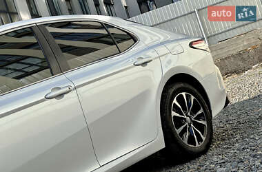 Седан Toyota Camry 2017 в 