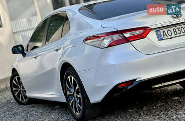 Седан Toyota Camry 2017 в 