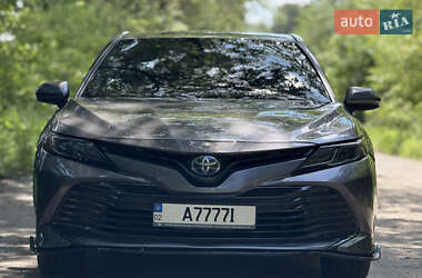 Седан Toyota Camry 2018 в Виннице