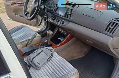 Седан Toyota Camry 2004 в 