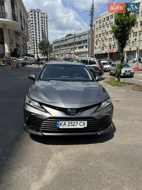 Седан Toyota Camry 2021 в 