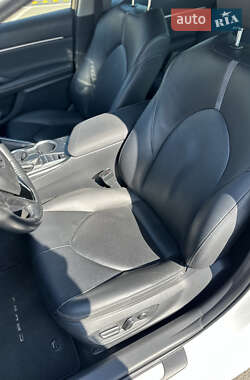 Седан Toyota Camry 2021 в 
