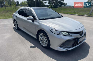 Седан Toyota Camry 2019 в Киеве