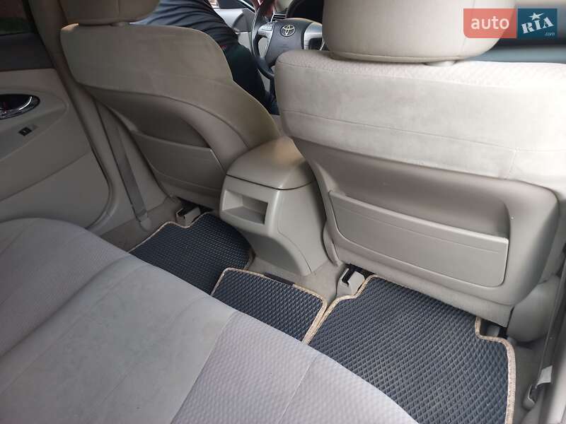 Седан Toyota Camry 2011 в Прилуках