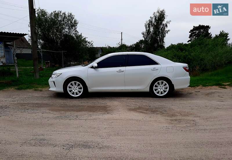 Седан Toyota Camry 2015 в Кременчуці
