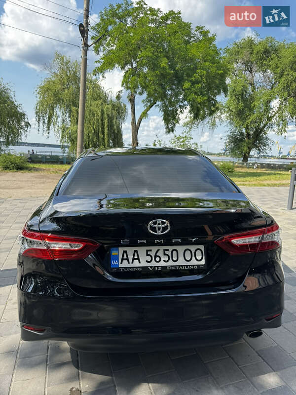 Седан Toyota Camry 2019 в Днепре
