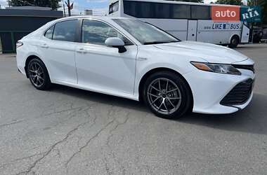 Седан Toyota Camry 2019 в Киеве