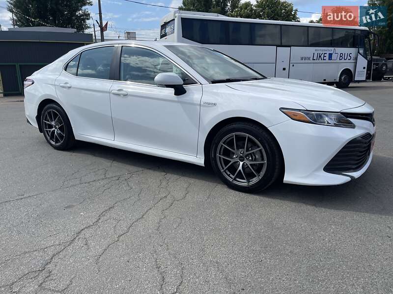 Toyota Camry 2019