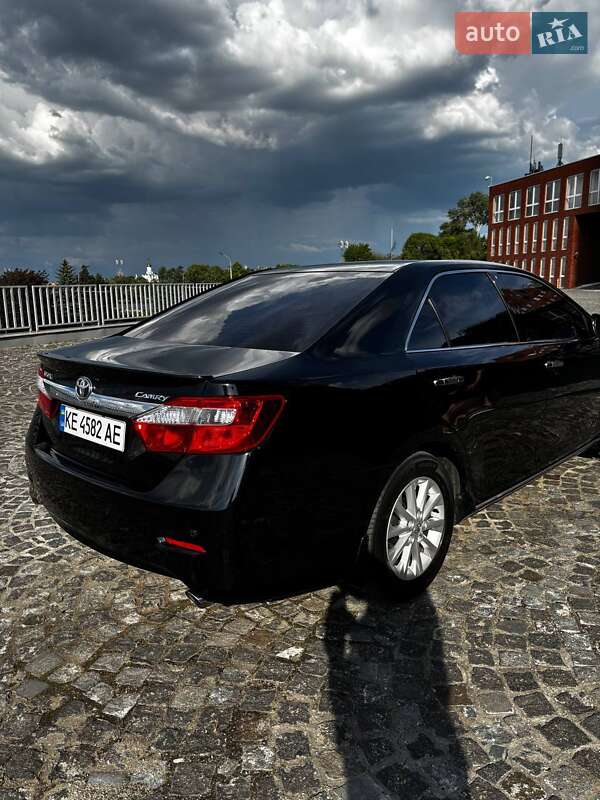 Седан Toyota Camry 2013 в Дніпрі