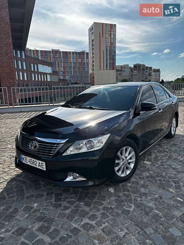 Седан Toyota Camry 2013 в Дніпрі