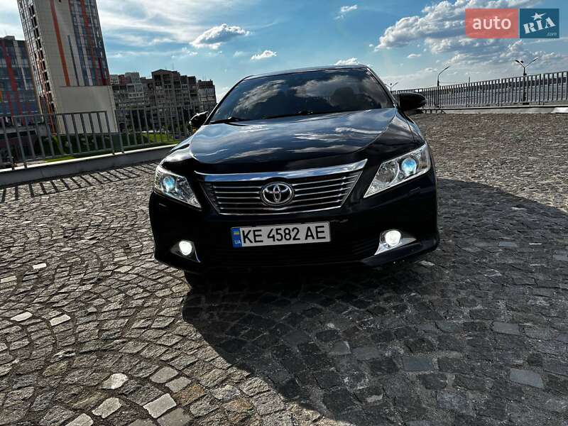 Седан Toyota Camry 2013 в Дніпрі