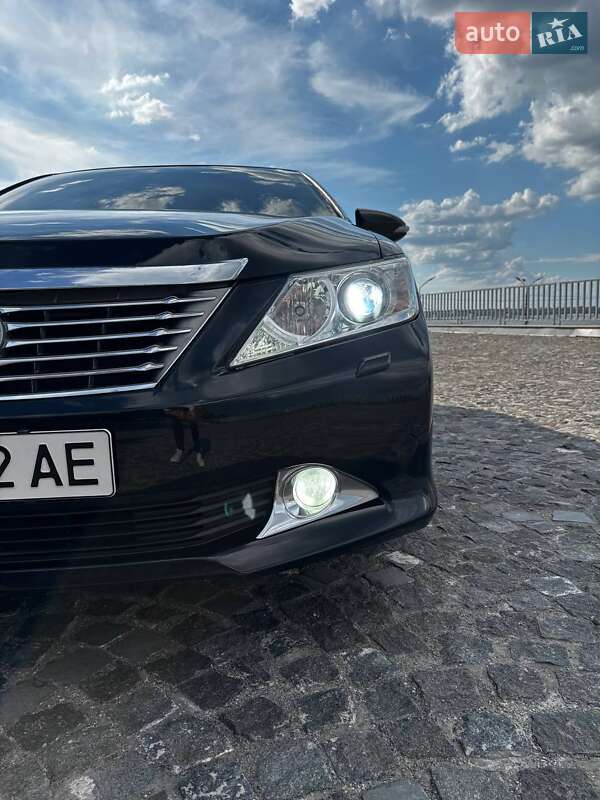 Седан Toyota Camry 2013 в Дніпрі