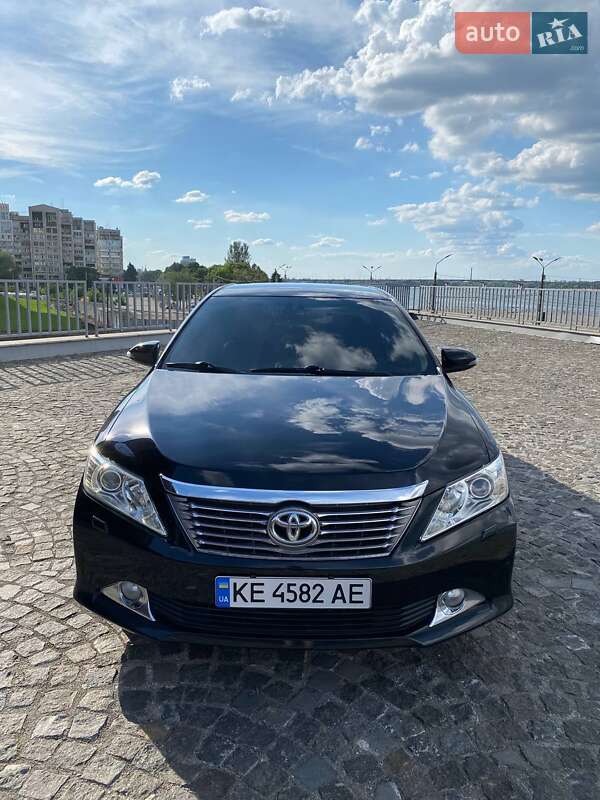 Седан Toyota Camry 2013 в Дніпрі