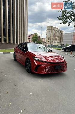 Седан Toyota Camry 2024 в 
