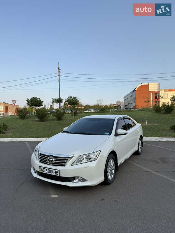 Седан Toyota Camry 2012 в Кривом Роге