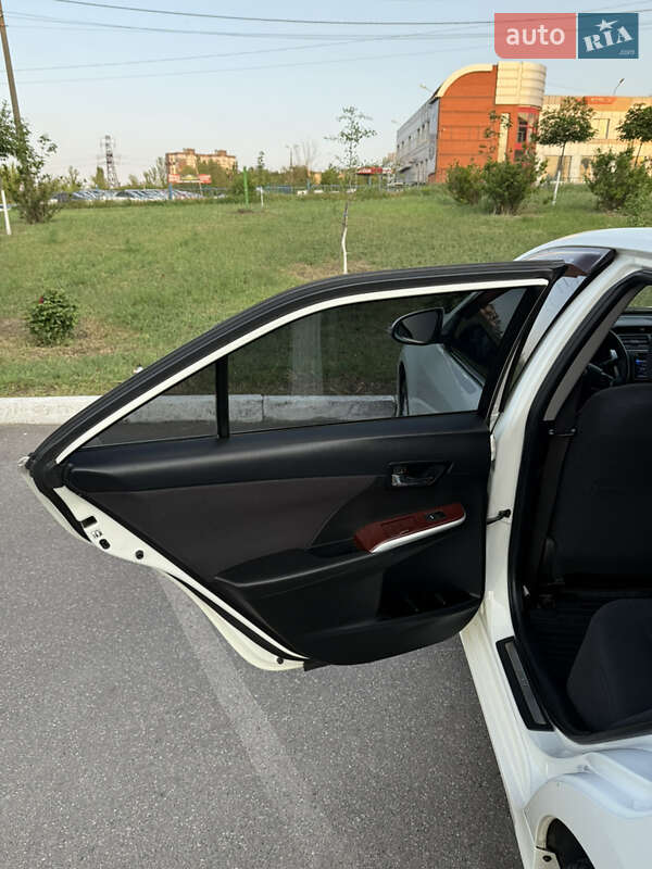 Седан Toyota Camry 2012 в Кривом Роге