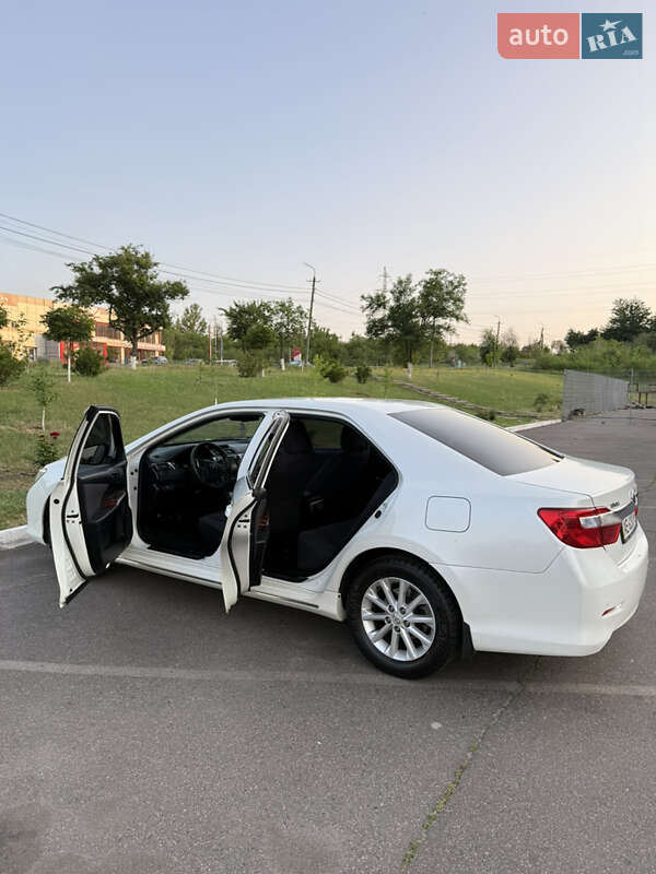 Седан Toyota Camry 2012 в Кривом Роге