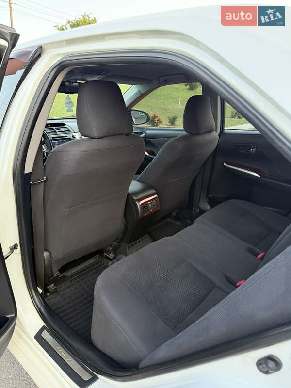 Седан Toyota Camry 2012 в Кривом Роге