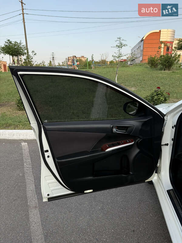 Седан Toyota Camry 2012 в Кривом Роге