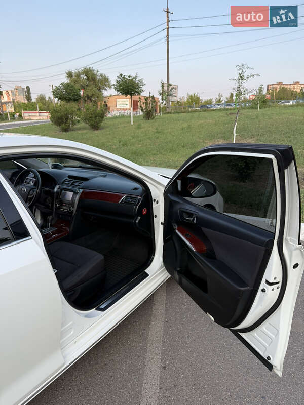 Седан Toyota Camry 2012 в Кривом Роге