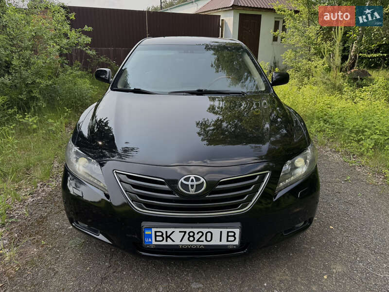 Седан Toyota Camry 2008 в Кременце