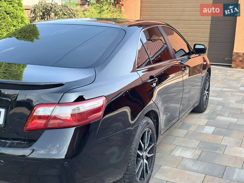 Седан Toyota Camry 2008 в Сарнах