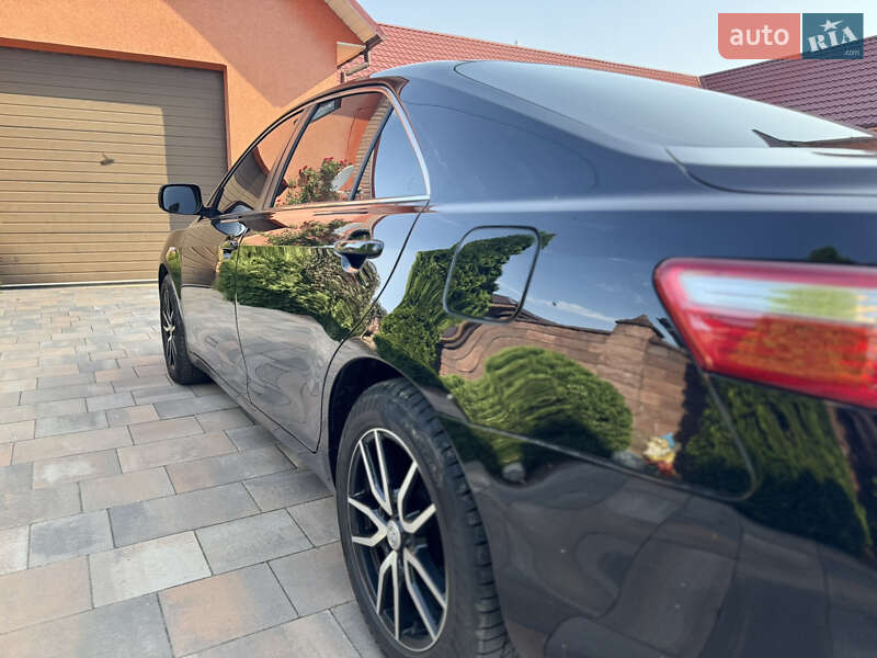 Седан Toyota Camry 2008 в Сарнах